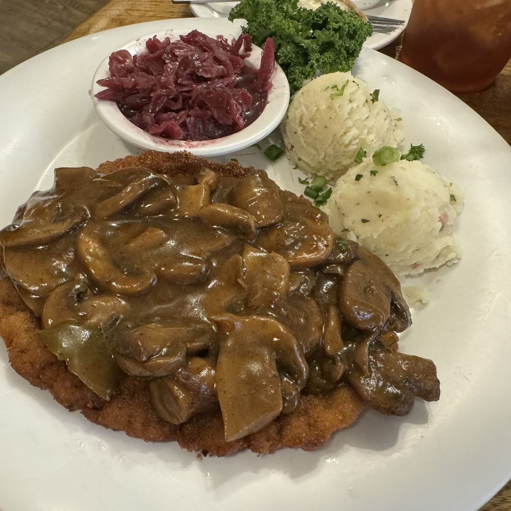 Der Lindenbaum - Jager Schnitzel - German Near Me - Fredericksburg, Texas