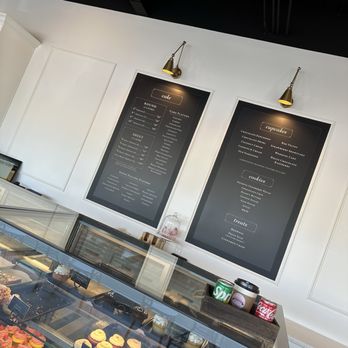 Caramanda's Bake Shoppe - Bakeries Near Me - Lexington, Kentucky