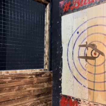 Bad Axe Throwing Long Beach - Knife throwing - Axe Throwing Near Me - Long Beach, California