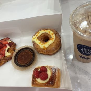 Paris Baguette - Iced Chai Latte - Coffee & Tea Near Me - Millbrae, California Paris Baguette - Iced Chai Latte - Coffee & Tea Near Me - Millbrae, California