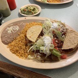 Taqueria El Porton - Combination and taco plate.