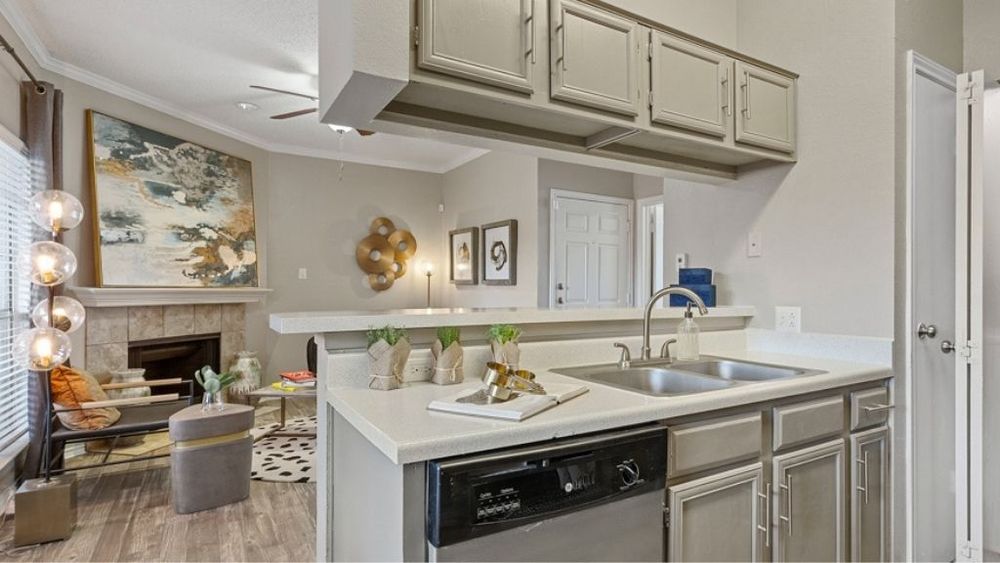 HUNTINGTON MEADOWS APARTMENTS Updated October 2024 63 Photos 2311 Stratton Ln, Arlington