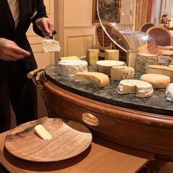 La Table du Connétable - Cheese cart