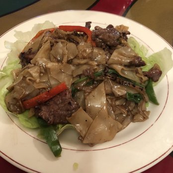 Thai Nakorn - Drunken noodles with beef - Thai Near Me - Alexandria, Virginia Thai Nakorn - Drunken noodles with beef - Thai Near Me - Alexandria, Virginia