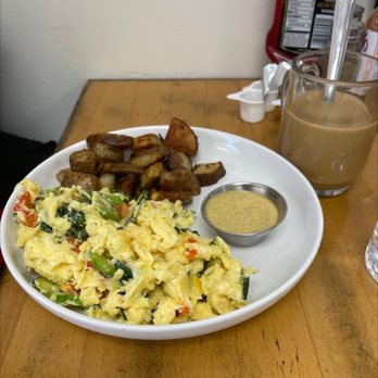 Brunch - Veggie scramble - Breakfast & Brunch Near Me - Paso Robles, California Brunch - Veggie scramble - Breakfast & Brunch Near Me - Paso Robles, California