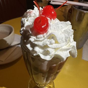 Fred 62 - Diners Near Me - Los Angeles, California