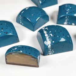 Temo Foods - Vanilla Bean Soft Caramel Milk Chocolate!