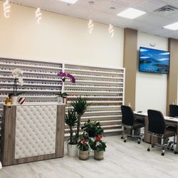 Aspen Nails & Lash - Clean and bright