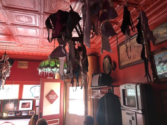 Holler House | Milwaukee and the Nation’s Oldest Alleys by null