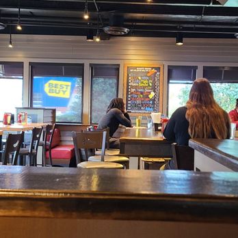Chili's - Inside - Bars Near Me - Glen Allen, Virginia