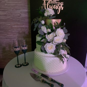 Fabrizio Banquet Hall - Cake provided by venue by Caked Las Vegas we paid extra for fresh floral but cake was exactly what I envisioned - Venues & Event Spaces Near Me - Las Vegas, Nevada Fabrizio Banquet Hall - Cake provided by venue by Caked Las Vegas we paid extra for fresh floral but cake was exactly what I envisioned - Venues & Event Spaces Near Me - Las Vegas, Nevada