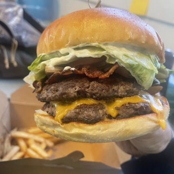 PM Restaurant & Lounge - PM burger - Lounges Near Me - Edmonton, Alberta PM Restaurant & Lounge - PM burger - Lounges Near Me - Edmonton, Alberta