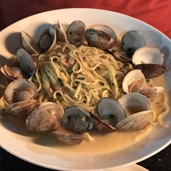 DaVinci's - Clams with linguini; steamed until they smile. - Italian Near Me - Marco Island, Florida DaVinci's - Clams with linguini; steamed until they smile. - Italian Near Me - Marco Island, Florida