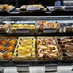 Brunetti - Display of cake slices