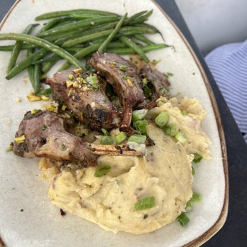 Pineapples - Lamb and mashed potatoes - Bars Near Me - Melbourne, Florida