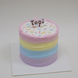 Topi Cakes