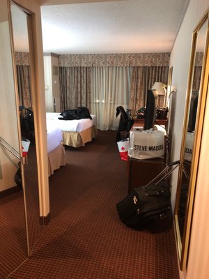 Laguardia Plaza Hotel 165 Photos 147 Reviews Hotels 104 04