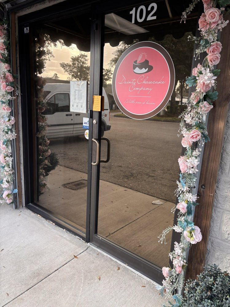 Dainty Cheesecake Company Logo