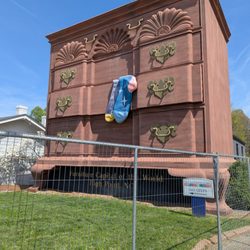 World's Largest Chest of Drawers