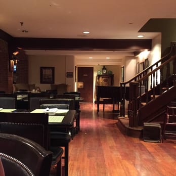 Ocean Edge Resort - Bayzo pub downstairs in Nickerson Mansion. - Resorts Near Me - Brewster, Massachusetts