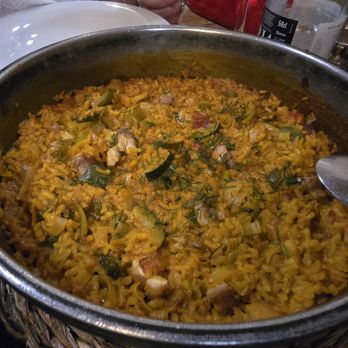 Alegoria Restaurante - Chicken & Veggie Paella - Tapas/Small Plates Near Me - Barcelona, B
