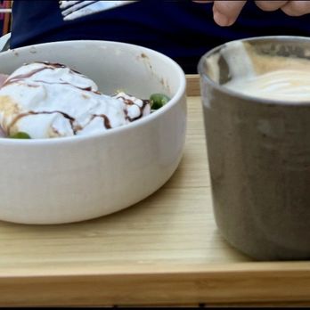 Cafe Mamahe - Brioche Perdu and Latte - Cafes Near Me - Cassis, 13 Cafe Mamahe - Brioche Perdu and Latte - Cafes Near Me - Cassis, 13
