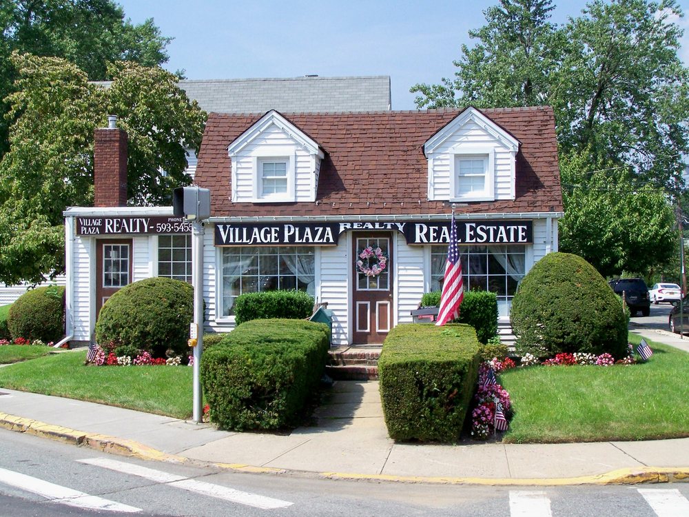 VILLAGE PLAZA REALTY Updated September 2024 141 Broadway, Malverne
