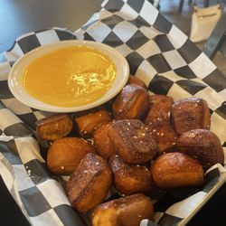Kings Dish - Pretzels and beer cheese