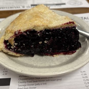 Boyd & Wurthmann Restaurant - The pie was huge, but I was expecting amazing pastry, and it wasn't. - Desserts Near Me - Berlin, Ohio