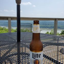Walter's Pub - Ice cold beer with a view