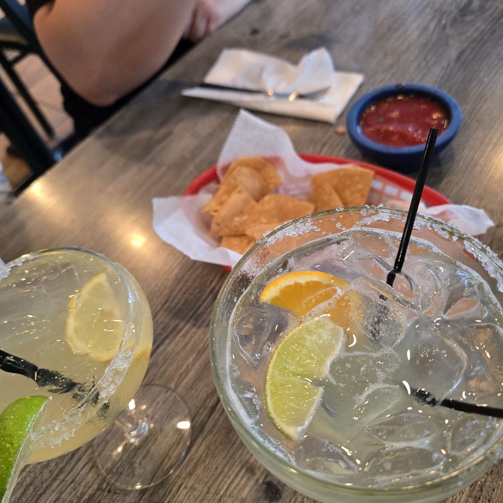 Salsa's Restaurant - Cadillac margarita and chips y salsa - Mexican Near Me - Cathedral City, California Salsa's Restaurant - Cadillac margarita and chips y salsa - Mexican Near Me - Cathedral City, California