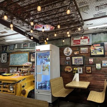 Archies Garage Cafe - Eating area - Hot Dogs Near Me - Azle, Texas