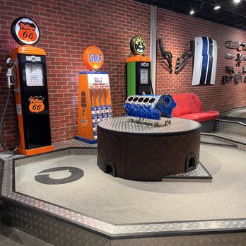 Puttery - "Garage" course - Mini Golf Near Me - Pittsburgh, Pennsylvania