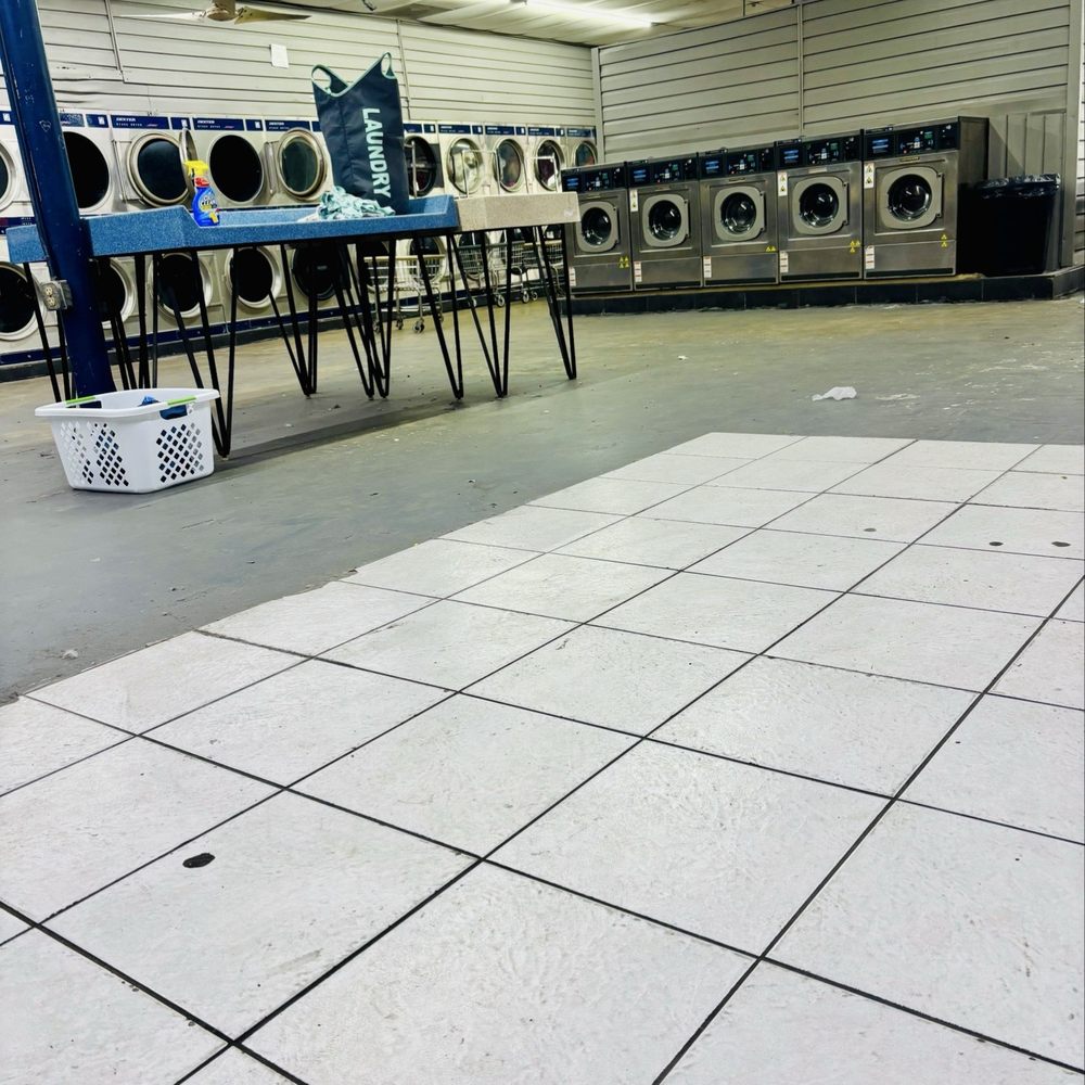 Hamad Laundromat - Floors dirty, fans old and rusty, covered in dust - Laundromat Near Me - Dade City, Florida Hamad Laundromat - Floors dirty, fans old and rusty, covered in dust - Laundromat Near Me - Dade City, Florida