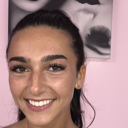 Here is an example of our Classic set of lash extensions.