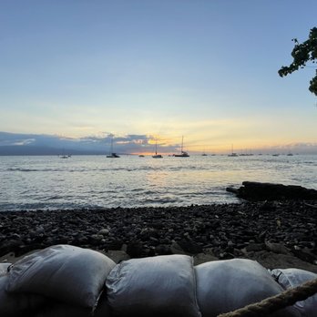 Honu Oceanside - Dinner with an amazing view - Seafood Near Me - Lahaina, Hawaii