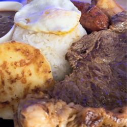 Los Amigos Latin Bar & Grill - Bandeja Paisa