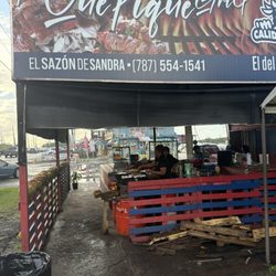 Pa Que Pique Grill - Best empanadas!
