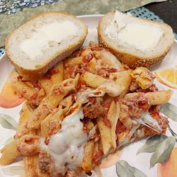 Che Figata Italian Bistro - Baked Ziti and buttered bread