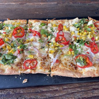 Finney's Crafthouse - Redlands - bbq chicken flatbeard - New American Near Me - Redlands, California