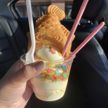 Sweet Choice - Pineapple vanilla swirl, fruity pebbles, custard filling - Ice Cream & Frozen Yogurt Near Me - Sacramento, California Sweet Choice - Pineapple vanilla swirl, fruity pebbles, custard filling - Ice Cream & Frozen Yogurt Near Me - Sacramento, California