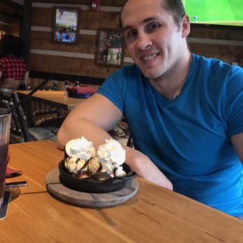 Twin Peaks - Sports Bars Near Me - St. Louis, Missouri