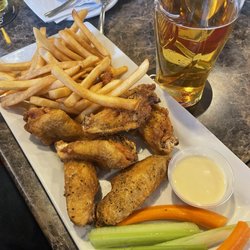 Frog and the Crown - Frog and the Crown - wings & fries