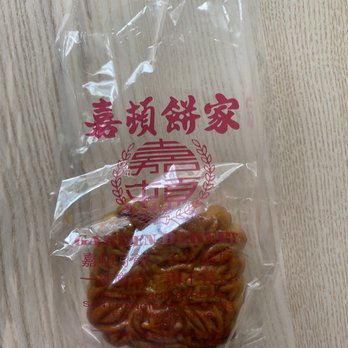 Garden Bakery - Lotus paste Mooncake (original) with one yolk - Bakeries Near Me - San Francisco, California Garden Bakery - Lotus paste Mooncake (original) with one yolk - Bakeries Near Me - San Francisco, California