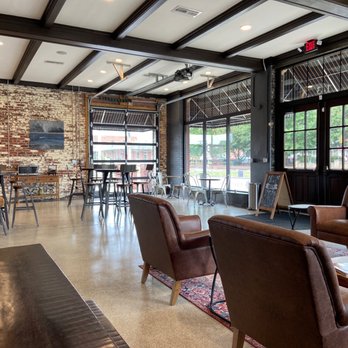 Performance Coffee House - seating area with tables and chairs - Coffee & Tea Near Me - Mooresville, North Carolina