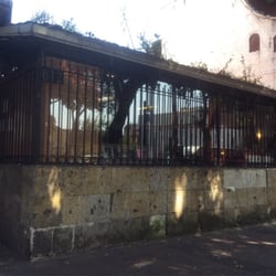 Fachada de la Librería Mariano Azuela