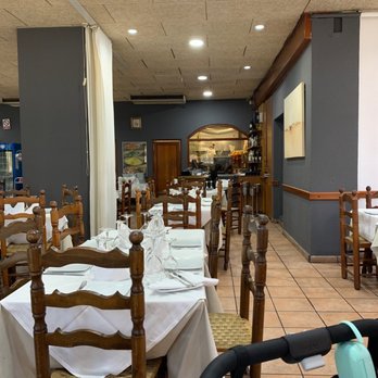 Casa Clemencia - El Salon interior es enorme y rustico - Arroceria / Paella Near Me - Valencia, V Casa Clemencia - El Salon interior es enorme y rustico - Arroceria / Paella Near Me - Valencia, V