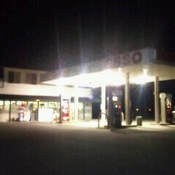 Harv's Country Foods - a gas station at night - Grocery Near Me - Hope, British Columbia Harv's Country Foods - a gas station at night - Grocery Near Me - Hope, British Columbia