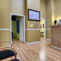 Woodbridge Chiropractic & Pain Management - Check in and waiting area