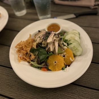 Foster's Kitchen Waikoloa - Thai Chicken Salad - very good especially the Chili Macadamia Nut Thai dressing! - American Near Me - Waikoloa, Hawaii